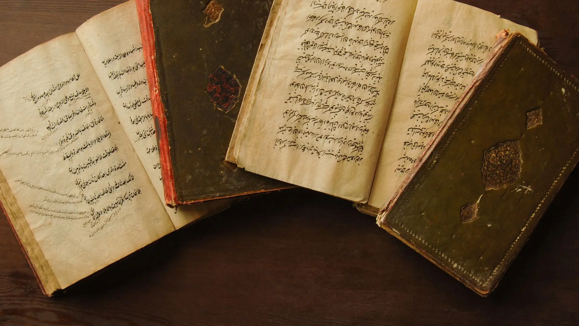 Libros de texto árabe sobre un traductor español árabe