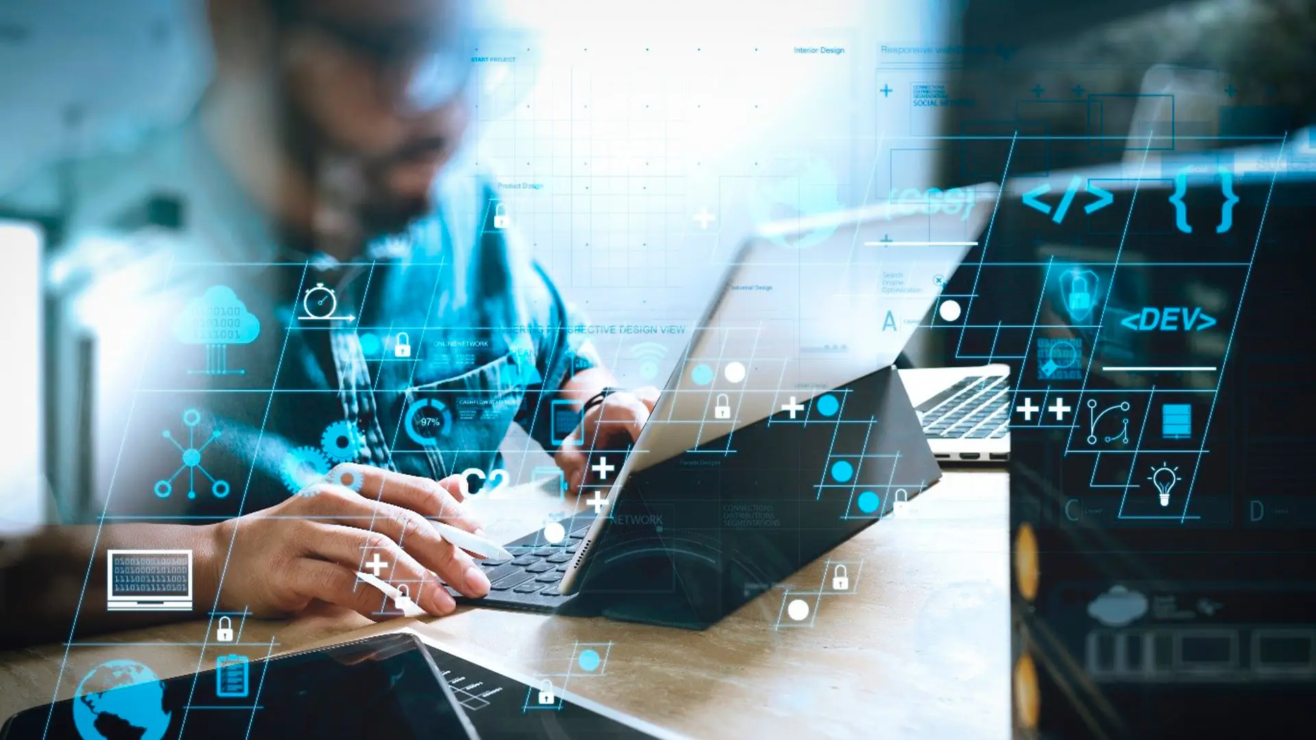 Hombre con gafas trabajando en una tablet con teclado en una mesa con una superposición de iconos de diseño web RTL